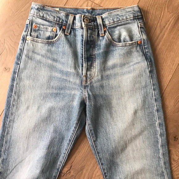 Women’s Levi 501 Jeans - Picture 2 of 2